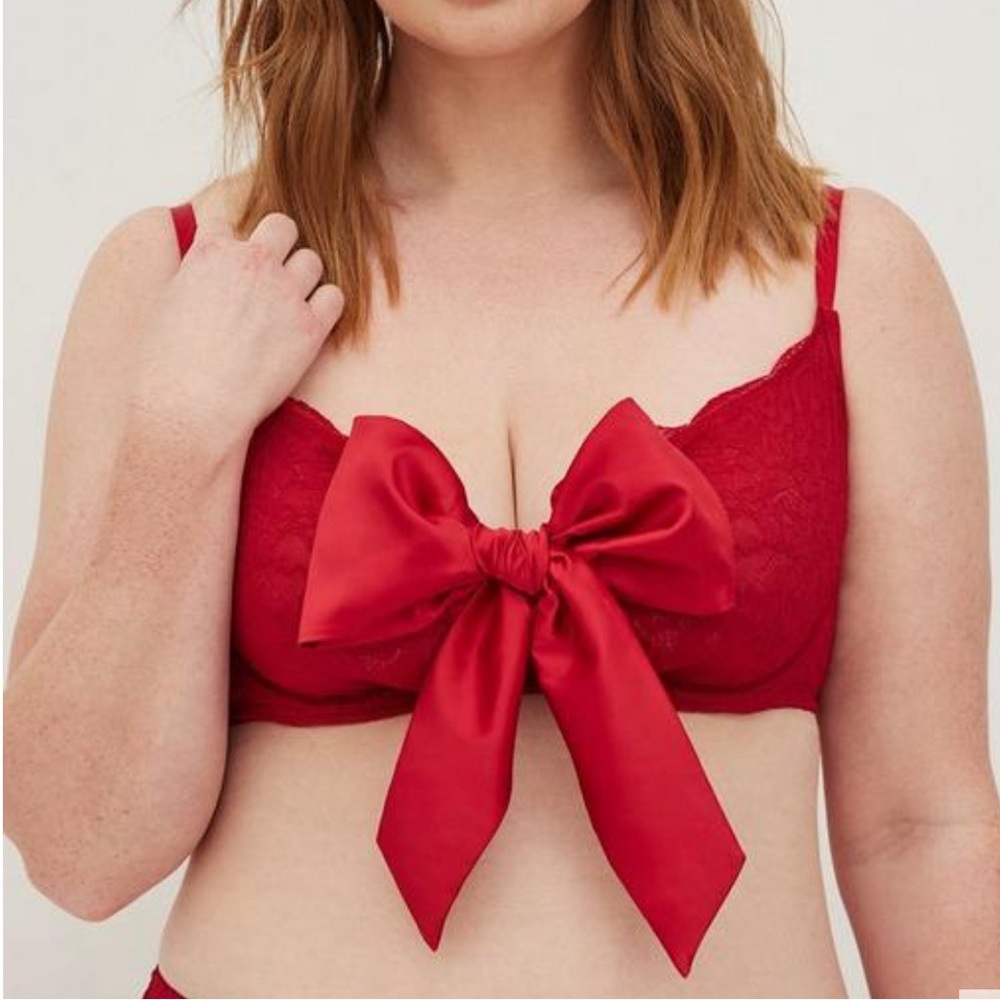 Unlined Underwire Longline Bra - Satin & Lace Bow Red (Torrid) size 4